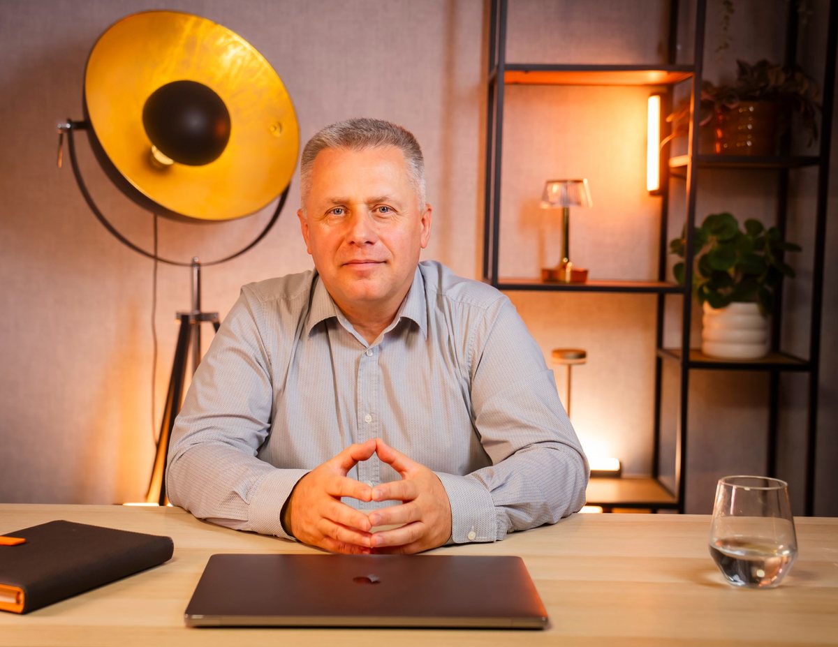 Stanisław Miśków w biurze